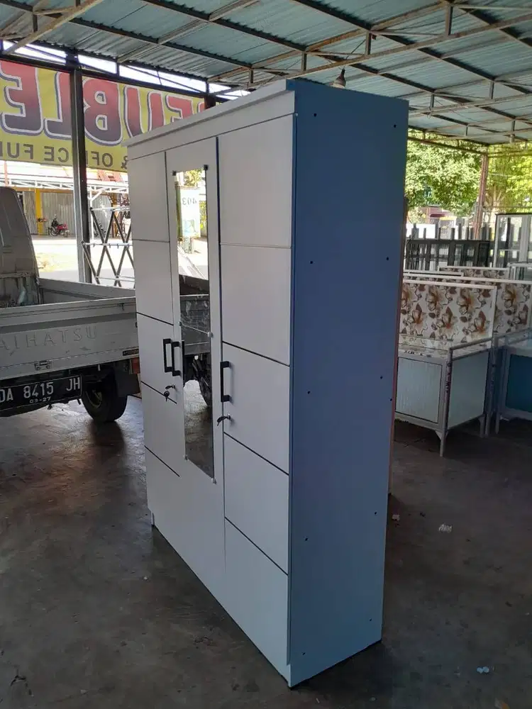 READY LEMARI PAKAIAN 3 PINTU TERMURAH SALE