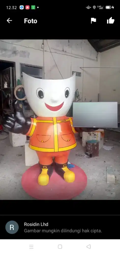 Patung fiberglass