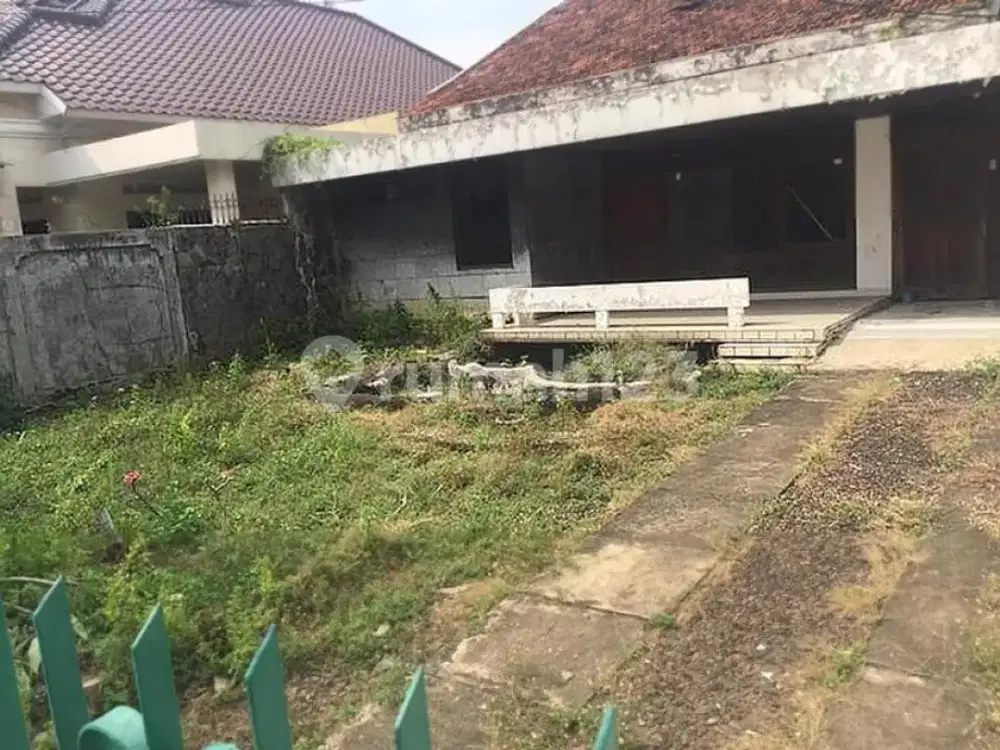 Rumah Lokasi di menteng, Jl Garut hitung tanah saja