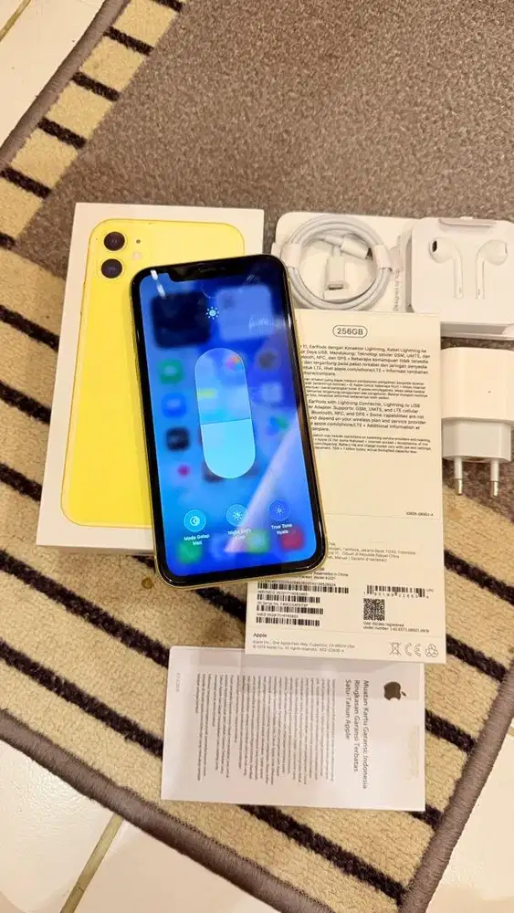 Iphone 11 White 256GB Resmi Ibox Lengkap