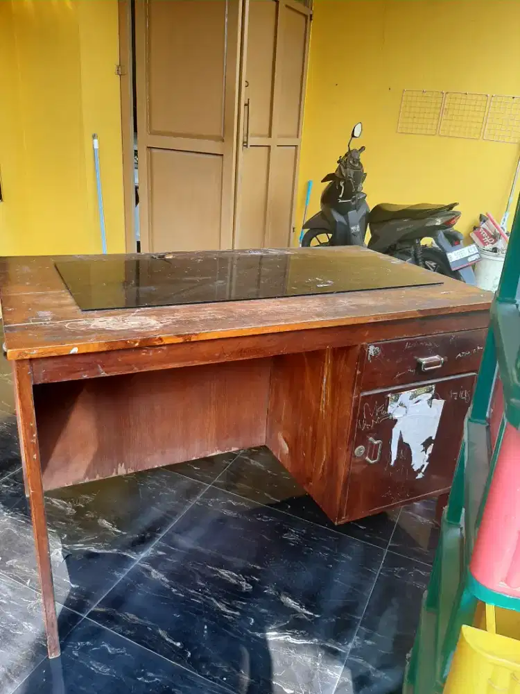 Dijual meja dan lemari plastik