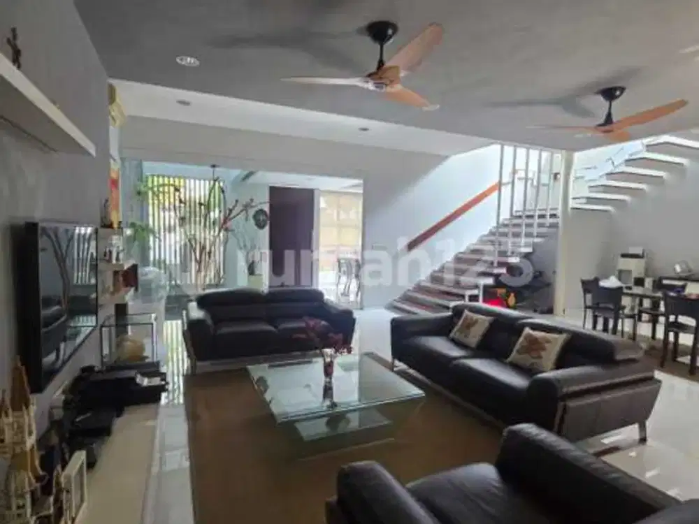 Dijual Rumah Rapih Siap Huni di Taman Gandaria