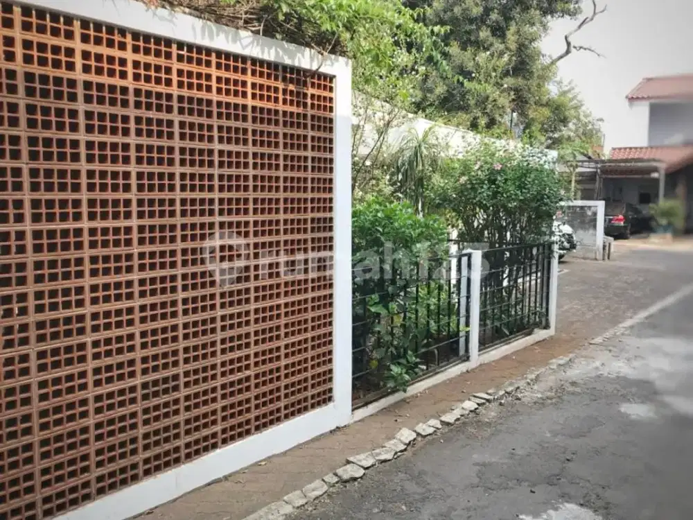 Rumah Asri Dekat Permata Hijau dan Senayan