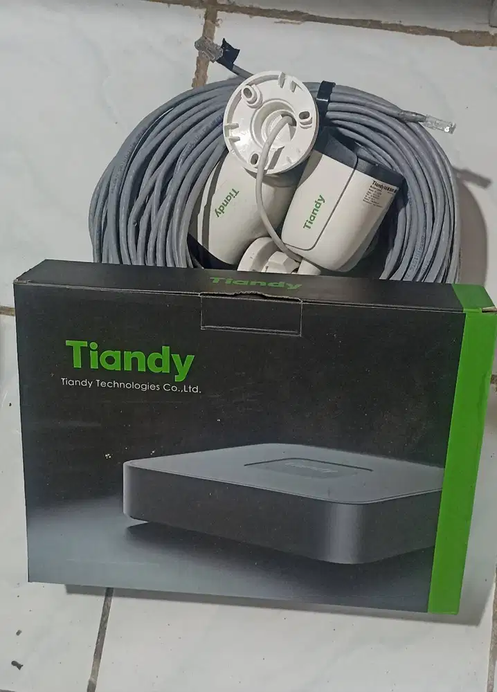 CCTV + NVR 4 slot merk Tiandy