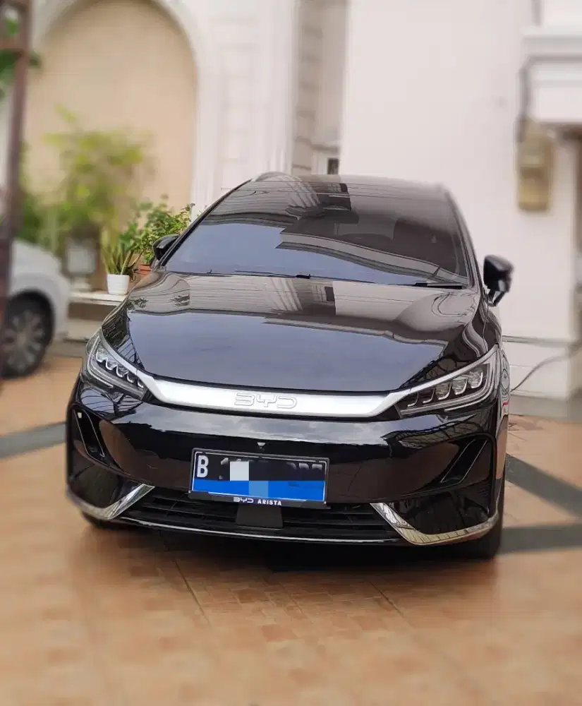 BYD M6 7 SEATER