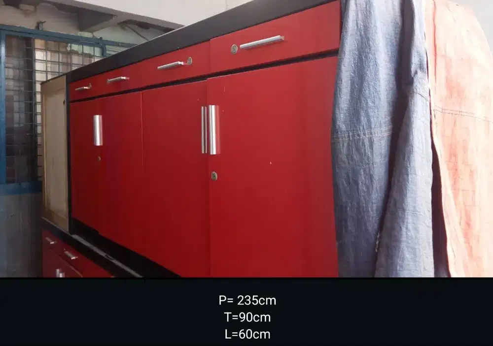 Furniture meja dan lemari dapur bekas dipakai 5 bulan