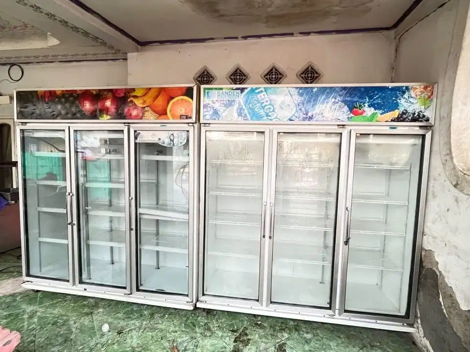 Showcase 3 Pintu Sanden Intercool