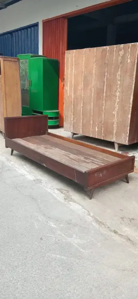 Dipan ranjang tempat tidur single bed kaki jengki