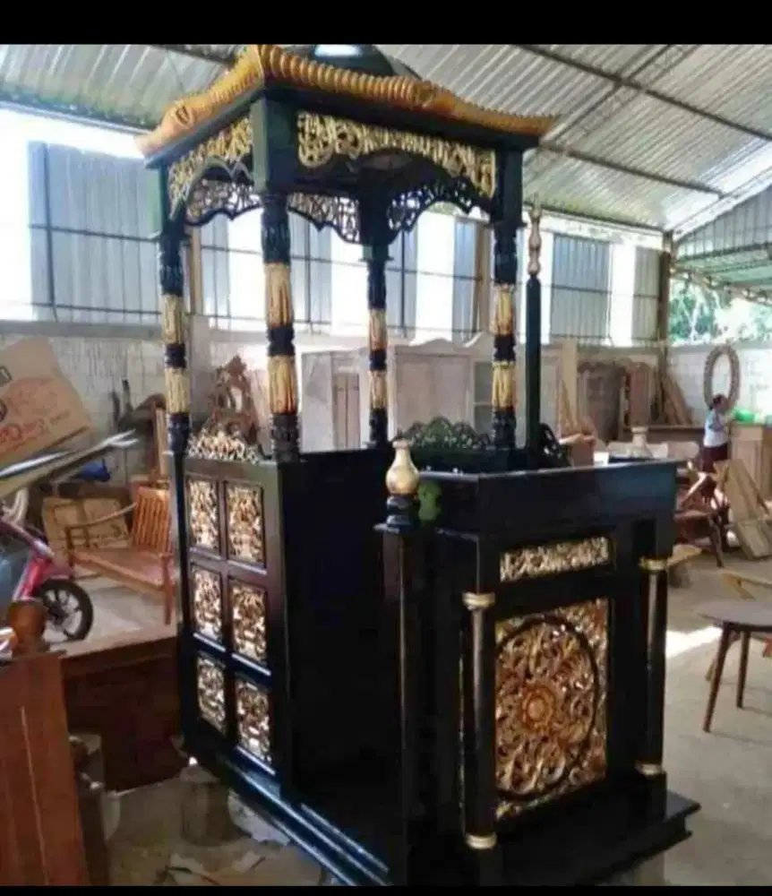 Perajin mimbar masjid