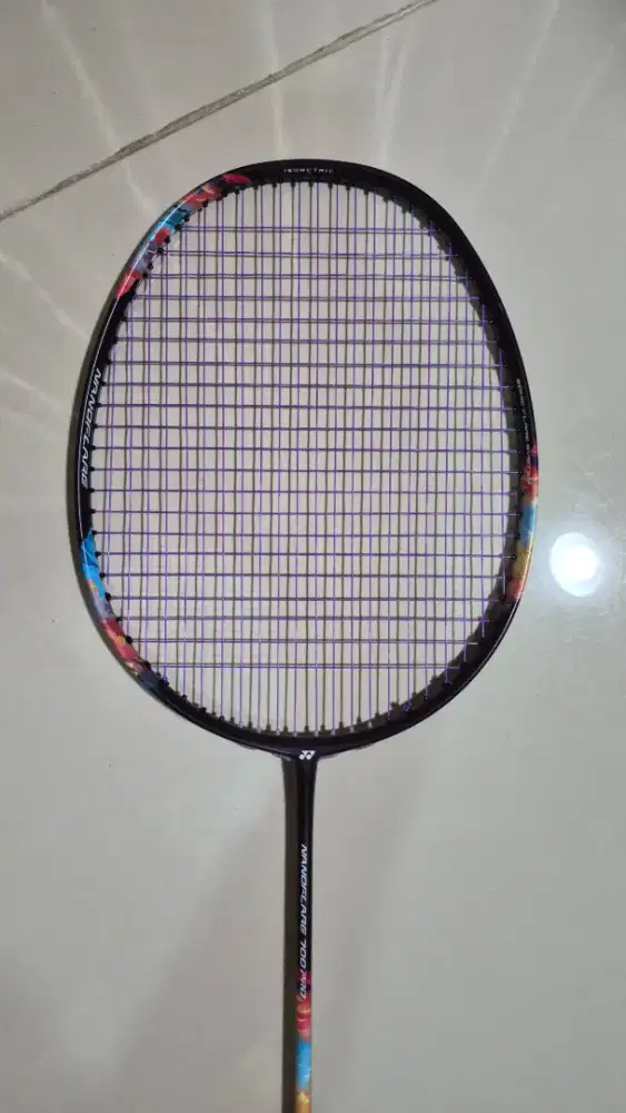 Raket Badminton Yonex Nanoflare 700 Pro