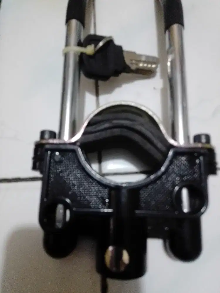 Kunci pengaman untuk motor Honda bebek
