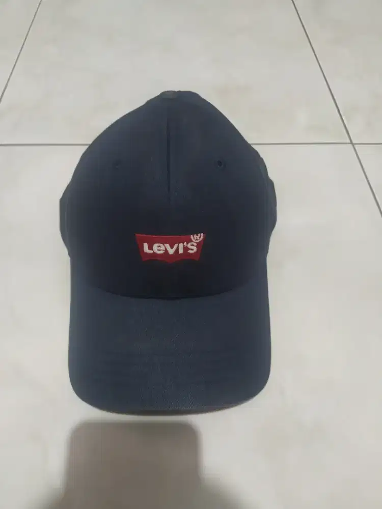 topi levis original