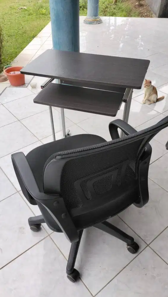 SET MEJA DAN KURSI KANTOR
