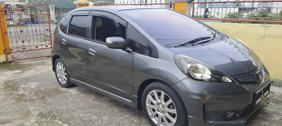 DIJUAL CEPAT – Honda Jazz 2013