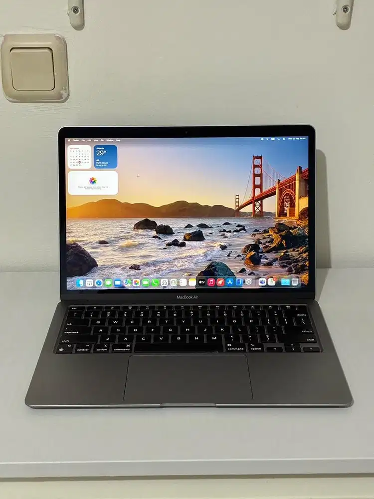 Macbook Air M1 2020 8/256 GB