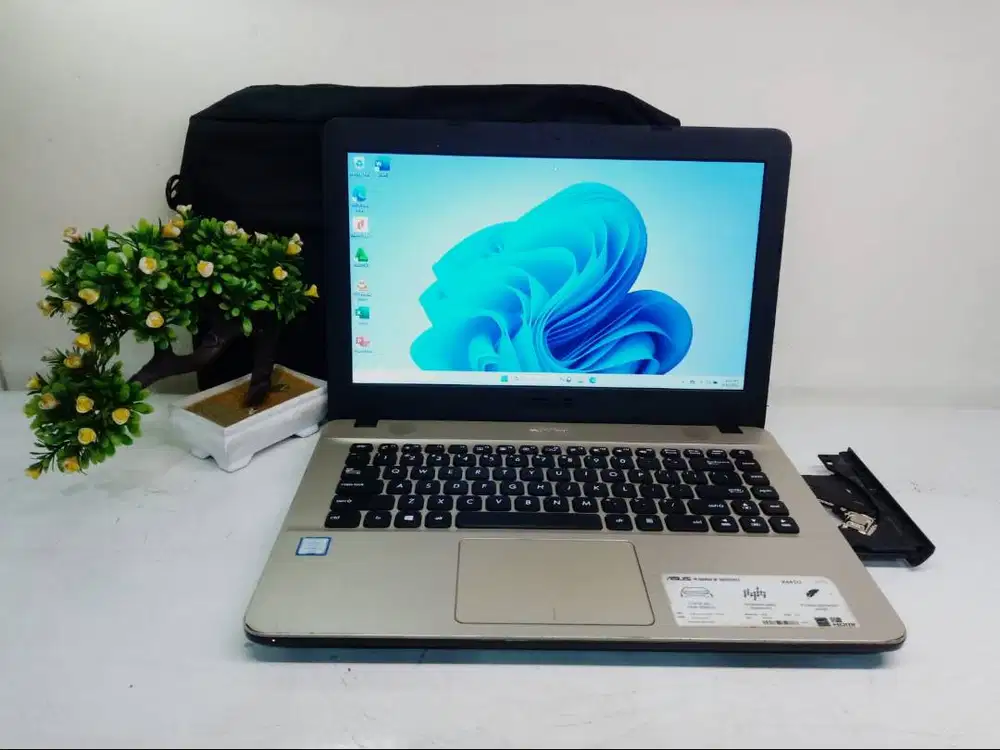 JUAL Laptop Asus X441u i3-6006U/4gb/ssd 256gb/14inci