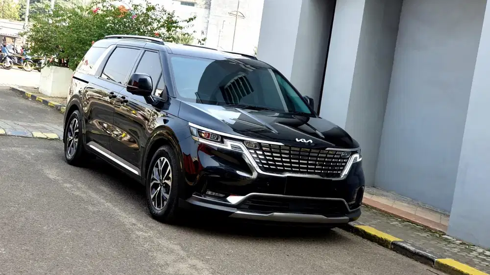 Km 25rb kia grand carnival premiere diesel 11 seater 2023 hitam