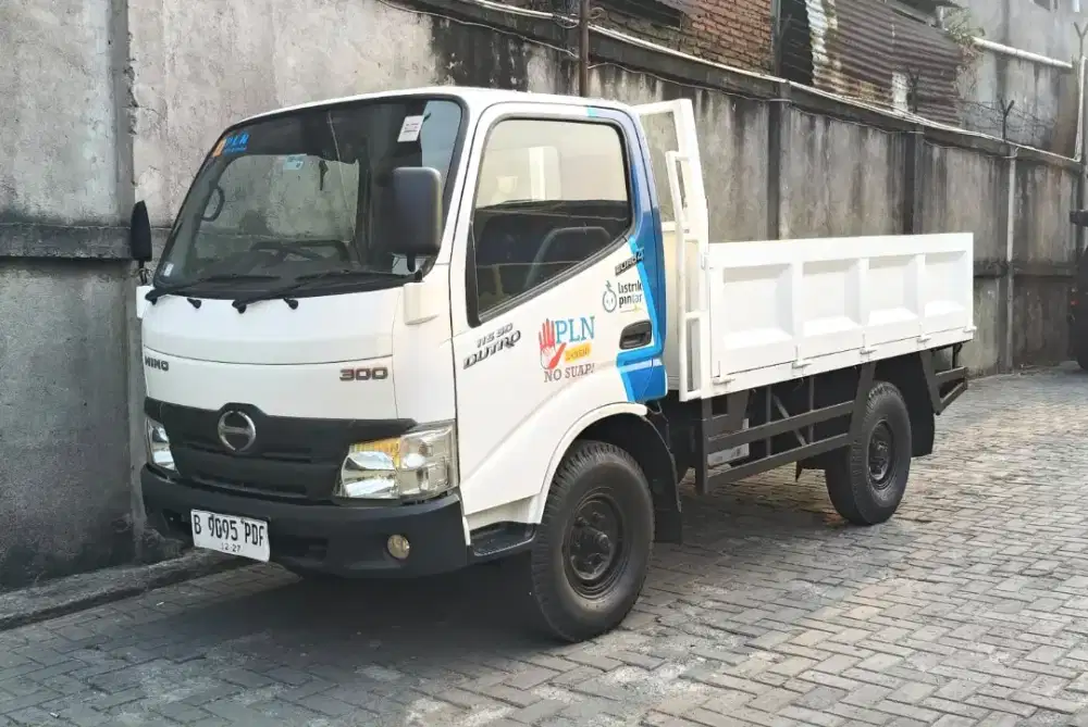 67rbKM Murah 4 roda Hino dutro engkel 115SD bak besi cargo triway 2022