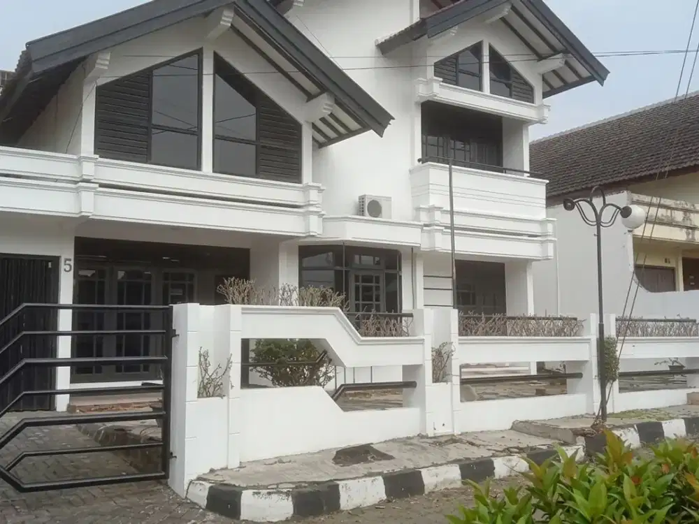 Rumah nyaman dan tenang di Srondol Bumi Indah