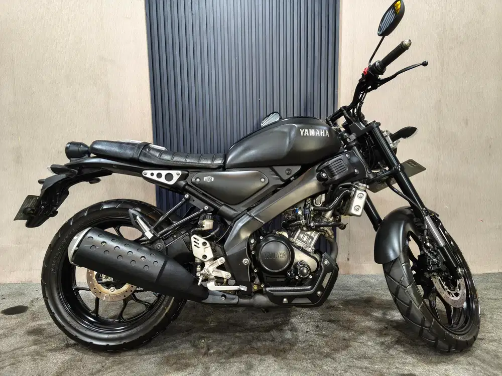 YAMAHA XSR 155 hitam 2022 istimewa mulus terawat siap pakai...