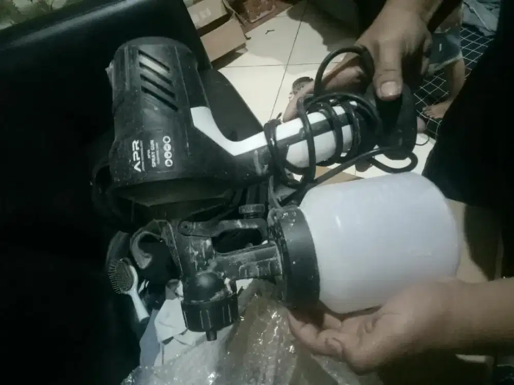 Electric paint sprayer