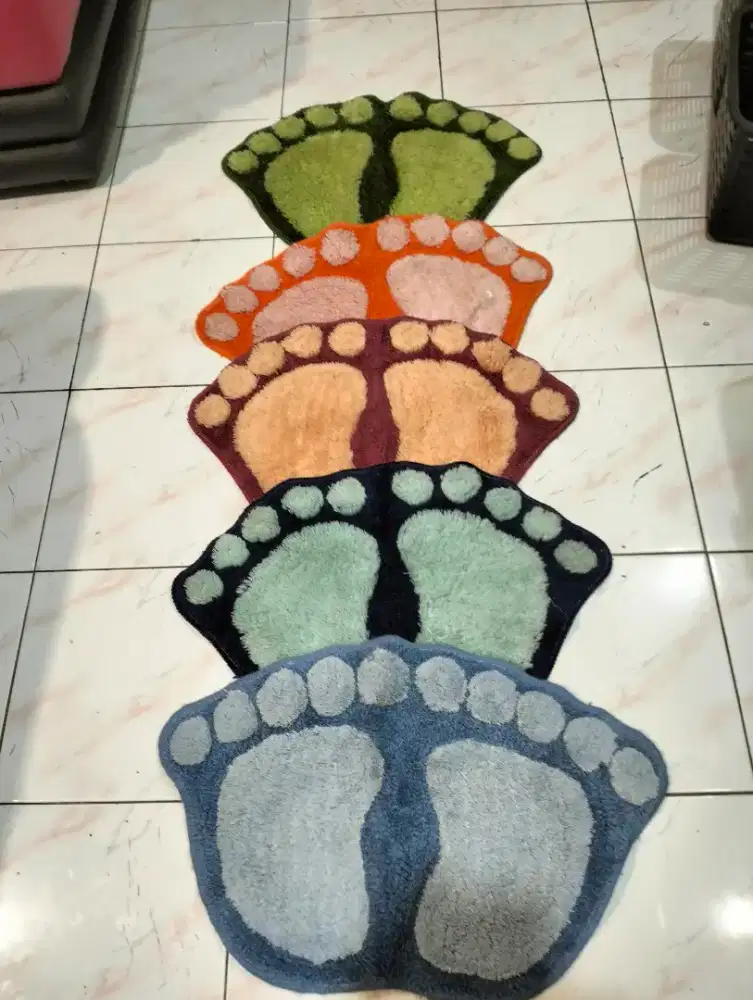 dijual murah
5 pcs keset kaki
bentuk telapak kaki
aneka warna