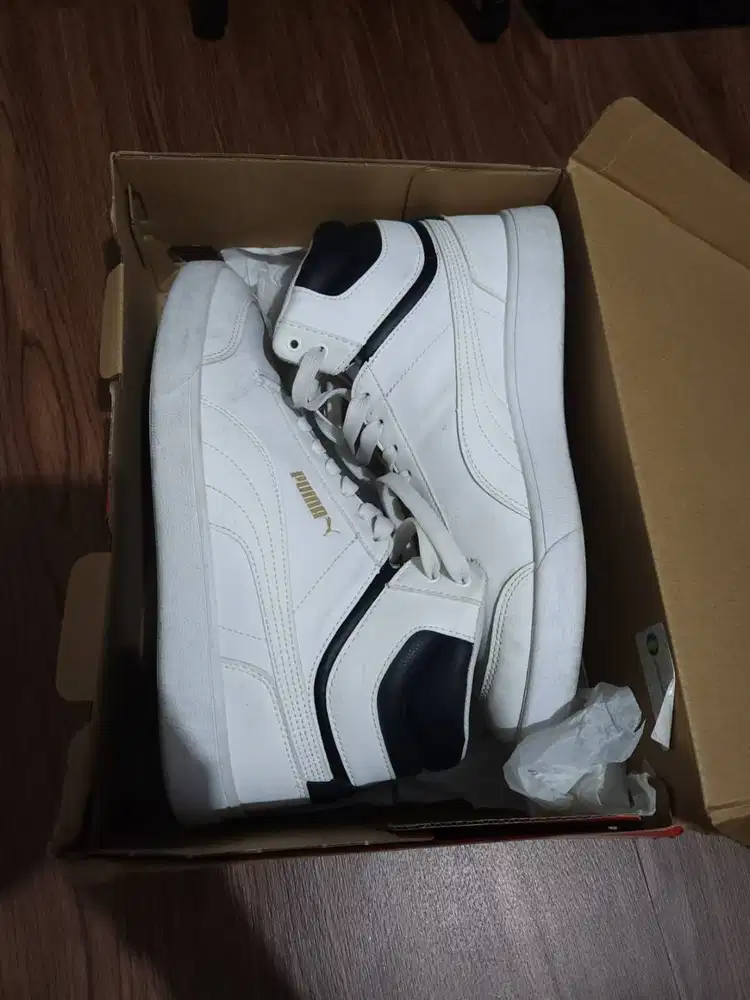 Sepatu Pria Putih Original – Kondisi Mulus Seperti Baru