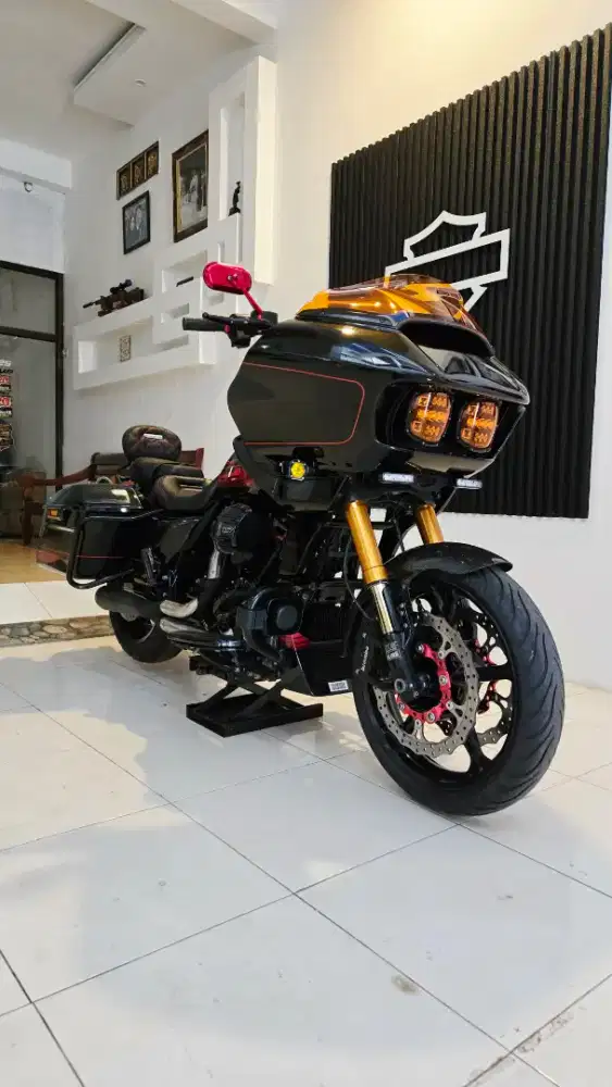 Harley Davidson Roadglide CVO Limited Colour Red Trim 2021 Full Speck