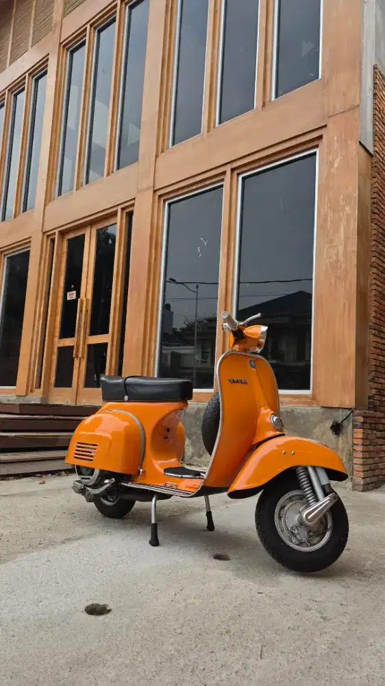 Vespa super yellow positano 77
Vespa