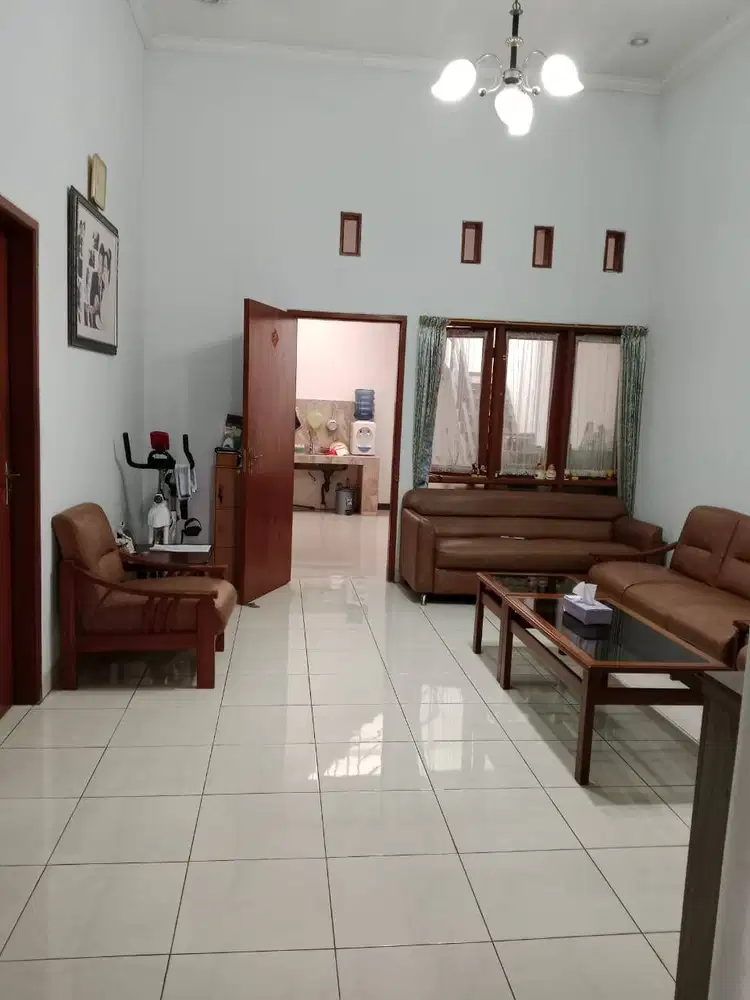 Selangkah ke Mainroad.. Dijual Rumah Terawat di Taman Kopo Indah TKI 3