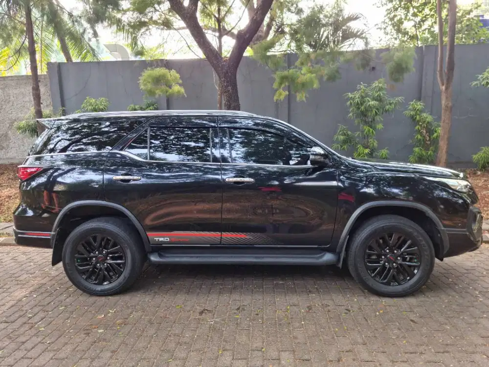 Toyota Fortuner TRD 2019 Black Metallic