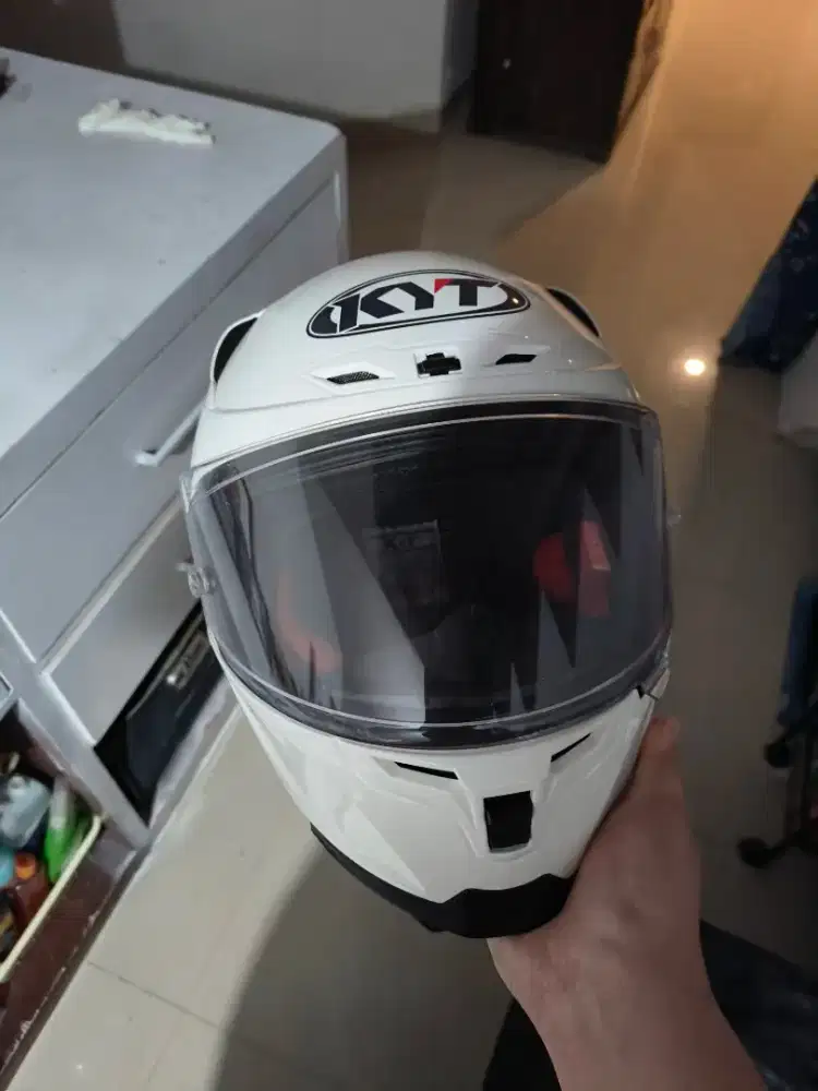 LIKE NEW HANYA DIPAKAI 1X HELM KYT STRIKER FULL FACE PUTIH