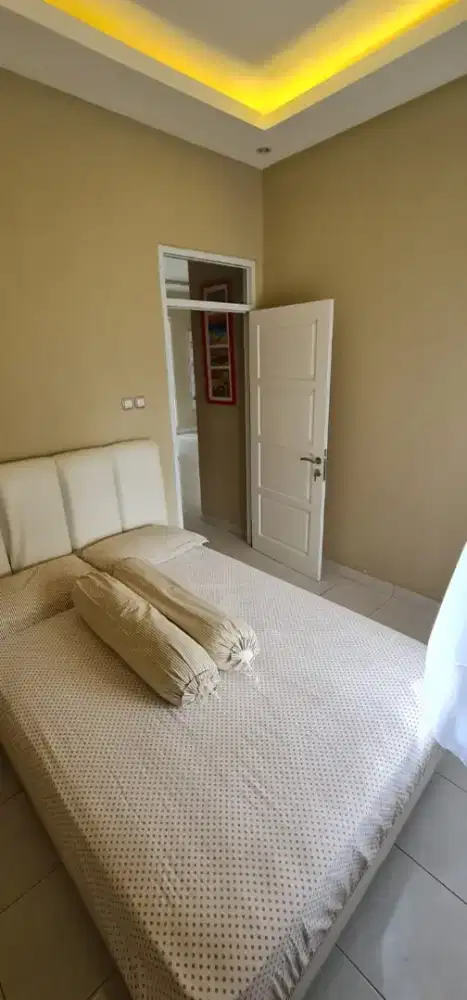 Rumah Nyaman Dekat Taman