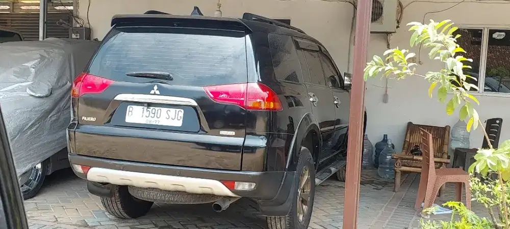 Pajero dakar hitam