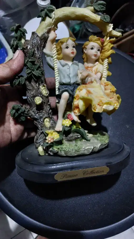Pajangan lemari/resin padat