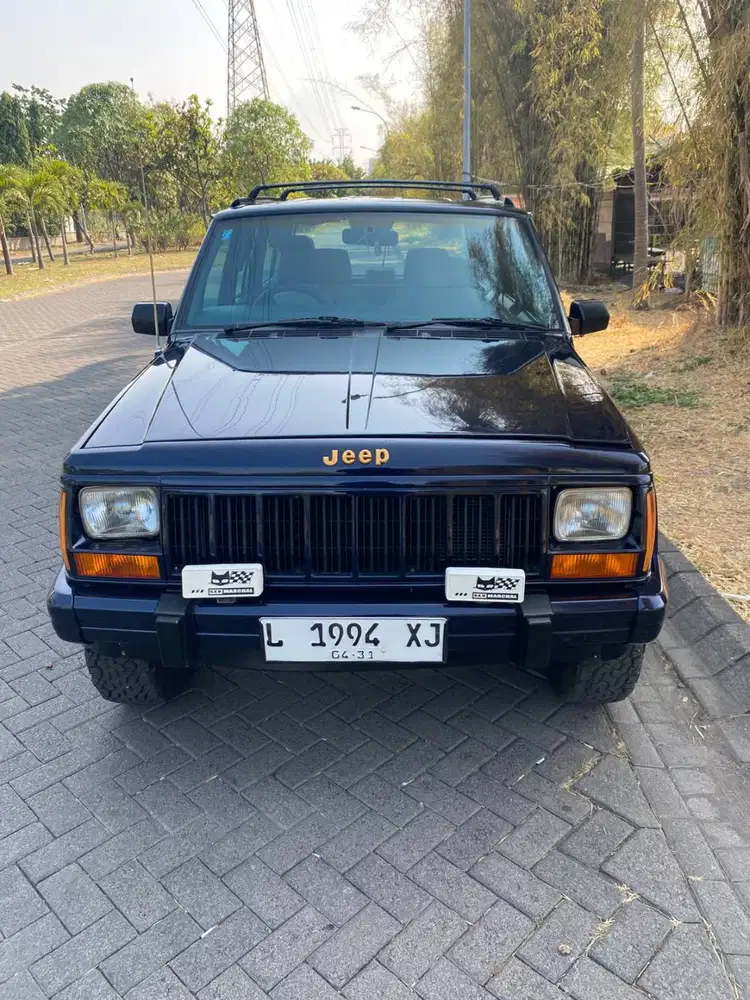 JEEP CHEROKEE XJ LIMITED COUNTRY 4.0L – TAHUN 1994