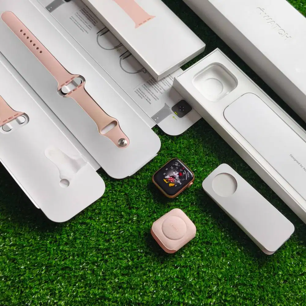 Apple watch Series 6 40mm Gold Alumonum Case Pink Sand Sport Band