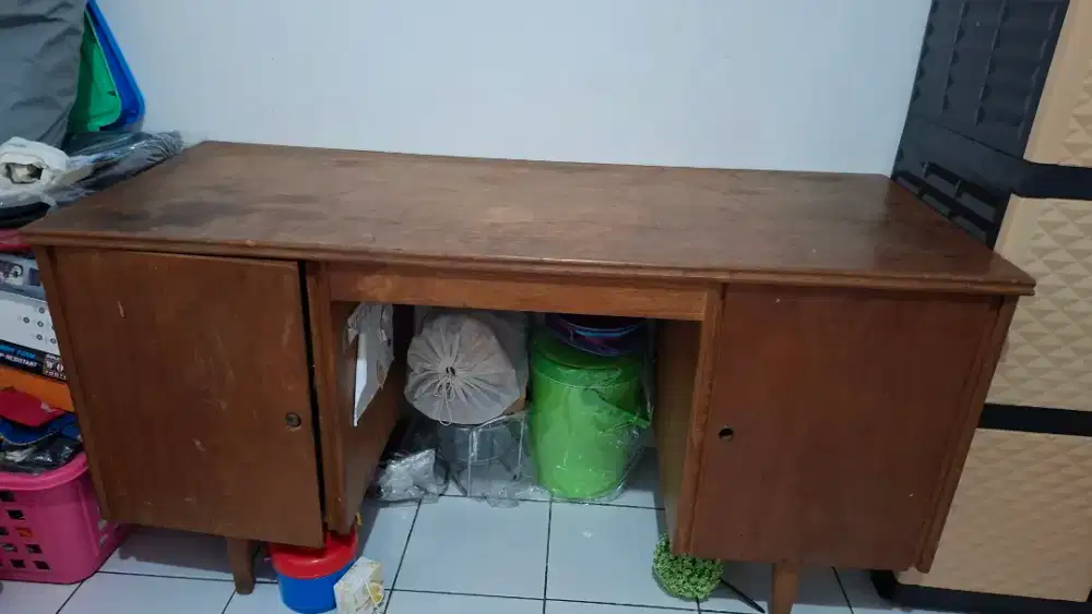 Meja kerja kayu jati bekas