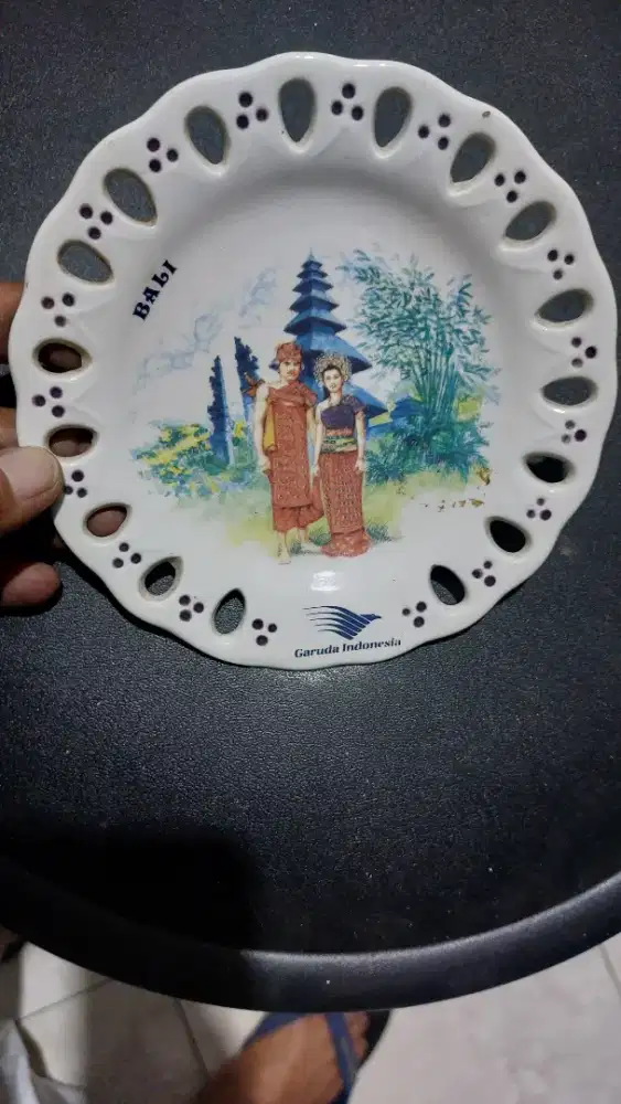 Pajangan piring keramik