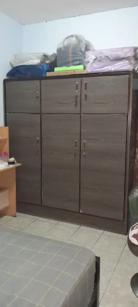 LEMARI PAKAIAN KAYU