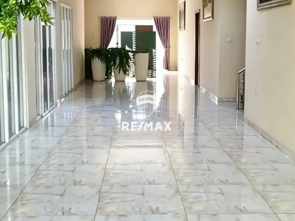 Rumah Mewah Cluster Vasa Lake Lippo Cikarang