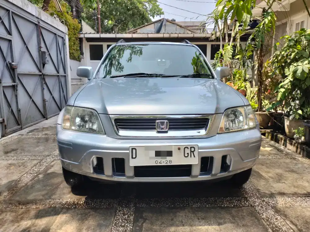 HONDA CR-V tahun 2001 silver mulus