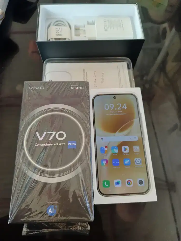 VIVO V70 12/256 SEKEN