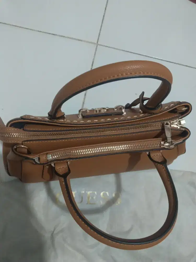 tas original merk guess
