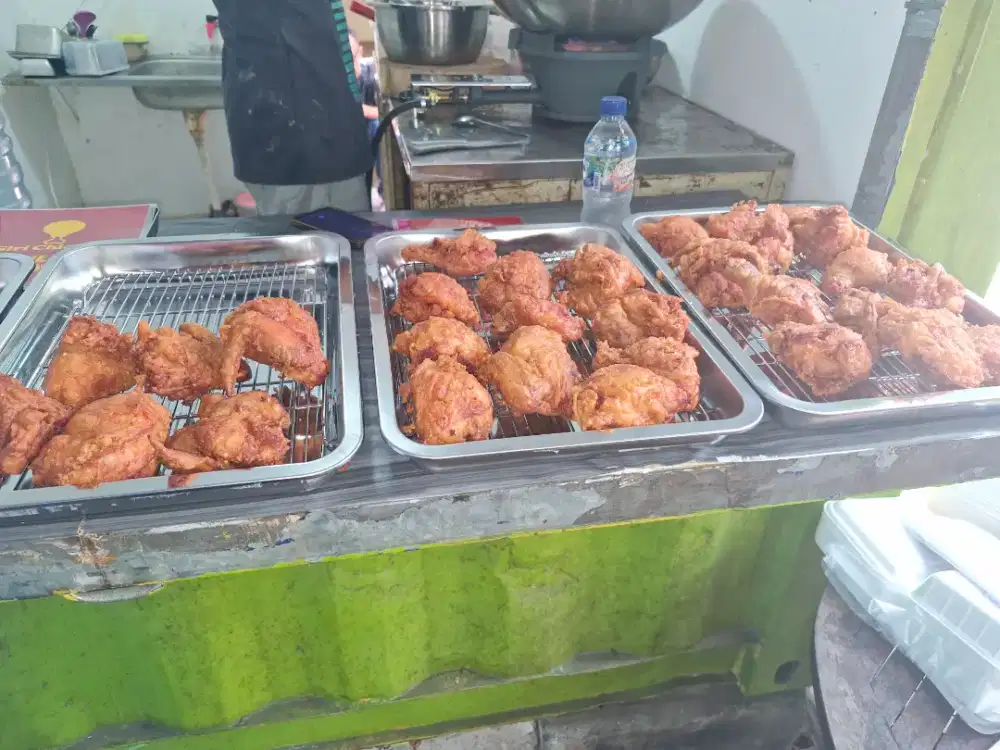 Crew foodcourt ayam goreng