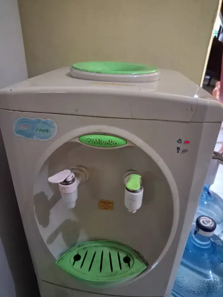 Dispenser Miyako Hot & Cool-Panas & normal berfungsi, pendingin rusak