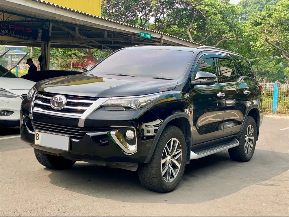 TOYOTA FORTUNER VRZ 2.4 AT HITAM 2020