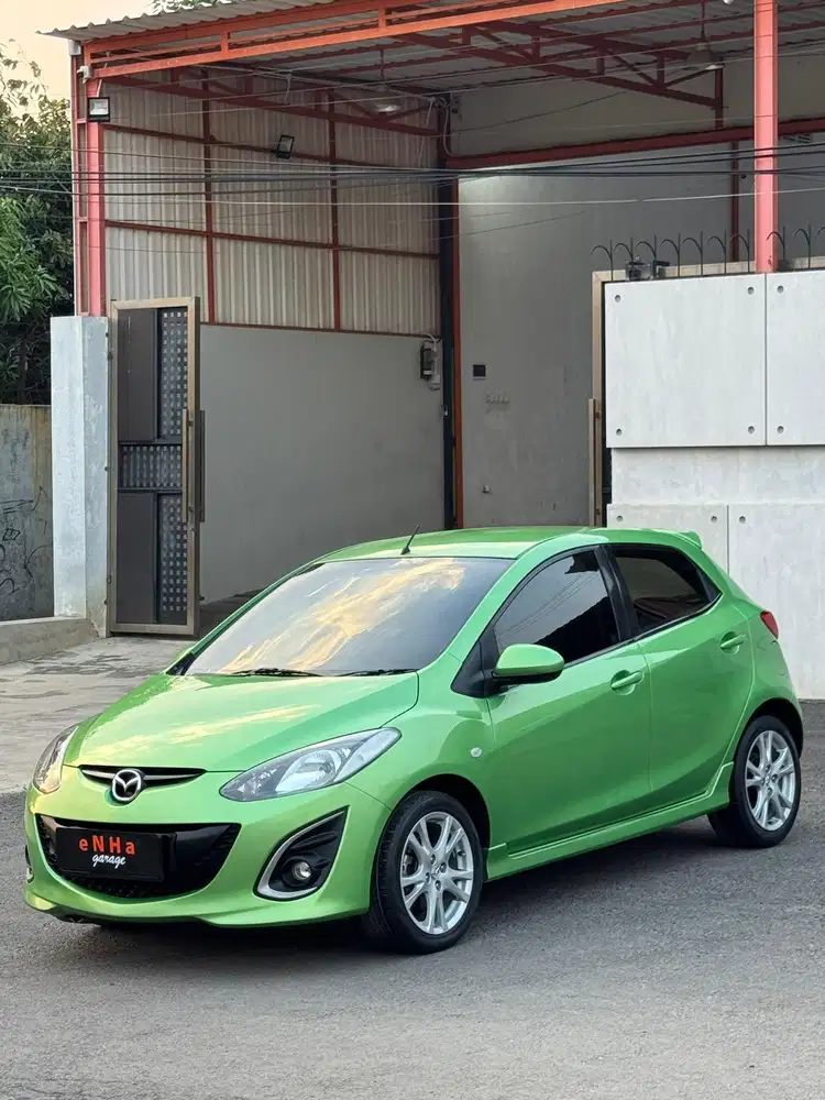 Dp 10 JT.. Mazda 2 R 1.5 Automatic 2011.. eNHa garage Semarang..