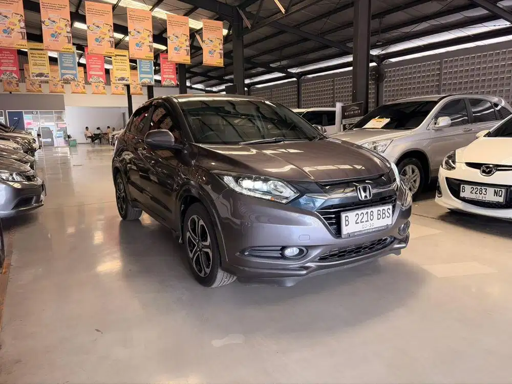 HR-V 1.8 Prestige AT 2017 Low KM Pajak Panjang Mulus Siap Pakai