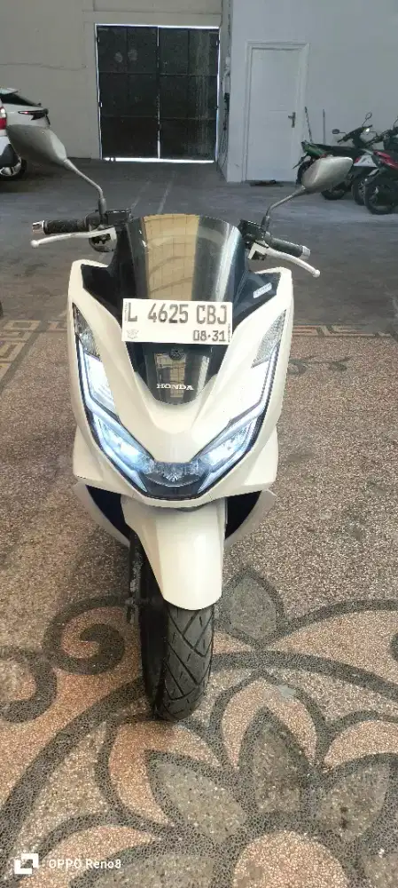 Honda Pcx putih 2021